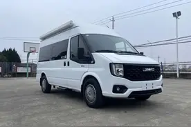 柴油2.0T+自动挡！这台露营车让房车党破防10万级竟能洗澡做饭？图片