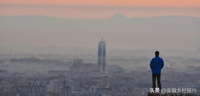 今年往后，钱都是从垃圾堆里翻出来的