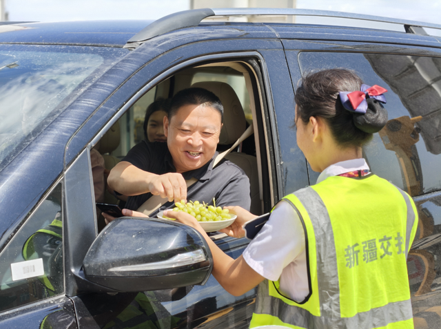 高速护航葡萄节 “交通+文旅”绘就火洲暖心画卷