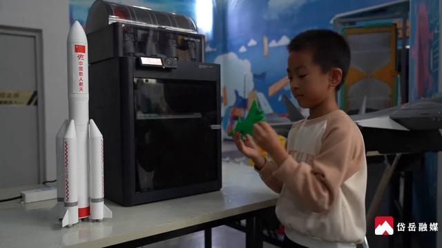 国庆打卡市科技馆 享受奇妙科普之旅