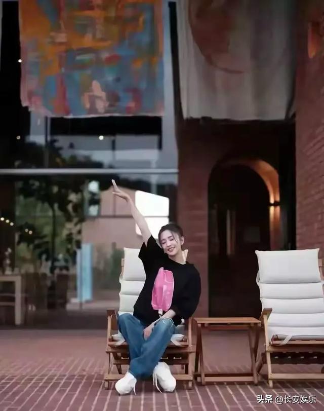 有这么个漂亮老婆，导演前夫居然还离婚，真让人想不通，琢磨不透