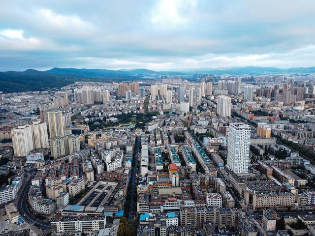 云南省的下一个“昆明”，不是红河不是玉溪，而是这座低调的城市