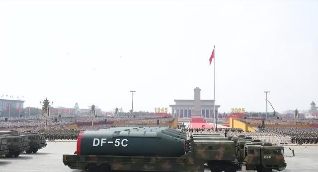 九三大阅兵14天后，美军连射4枚洲际导弹，回应东风-5C覆盖全球
