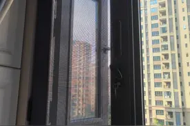 我将“金刚网纱窗”换“高透网”后，有些话不吐不快，差距很大！图片