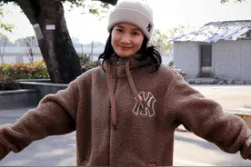 著名演员潘雨辰：和侯勇离婚后，染霜的玫瑰带泪开图片