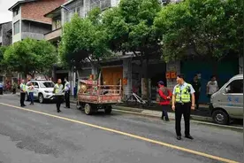 三、四轮车上路，这5种行为要严查，多地明确：违者罚款、扣车图片