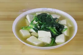 菠菜不能跟豆腐一起吃吗？医生叹息：这些事情很多人都给误解了！图片