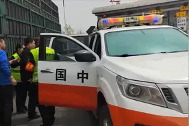 河北货车司机高速路上突发胰腺炎 榆林高速工作人员紧急送医图片