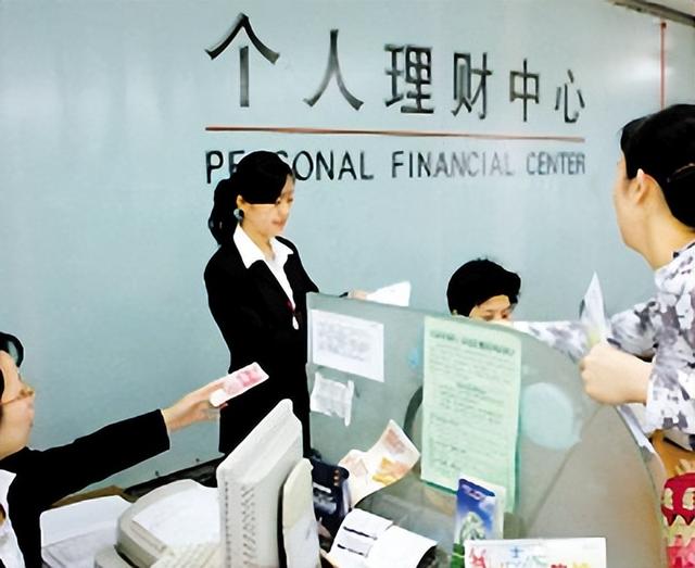 3天亏掉2月工资！别再炒黄金了，各大银行紧急出手，普通人咋止损