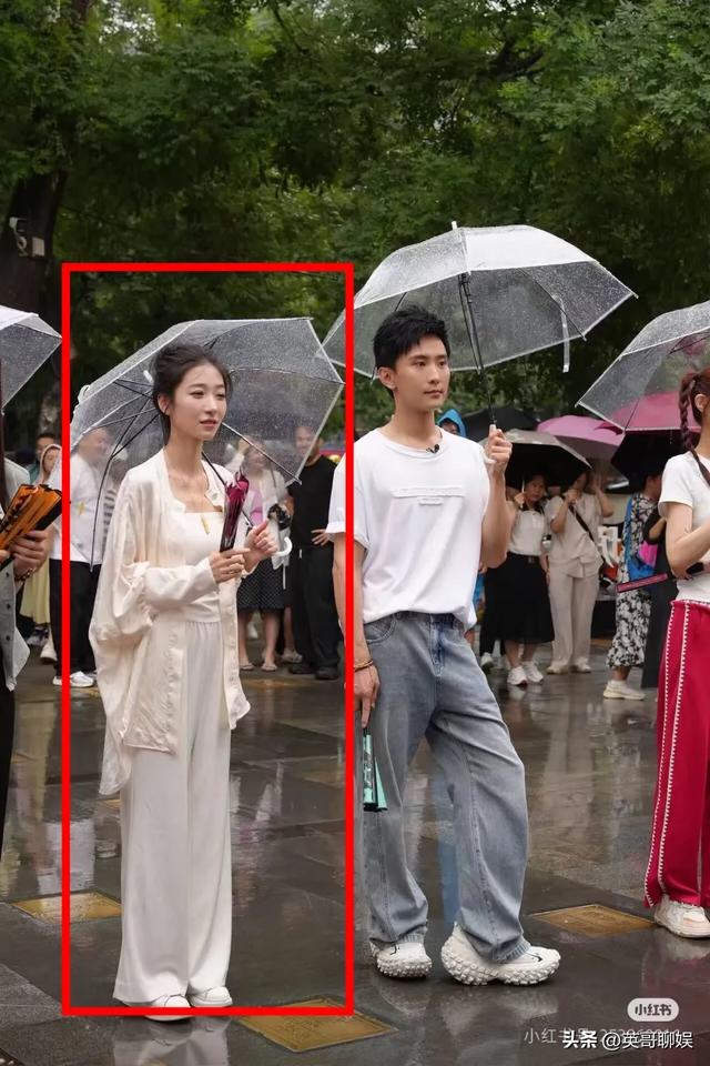 丑不自知的五位短女演员，天生苦相脸还演“女神”，究竟谁的错？