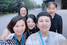 举重女大力士再聚首：45岁唐功红近照曝光，刘春红春光满面图片