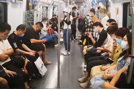 北京地铁，你不让座可以，但请你把“老弱病残孕”的专座给让出来图片
