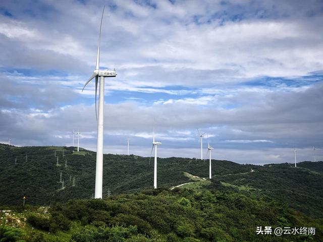 驱车走秦岭大梁高山草甸“风车天路”，走了那么长的路，值不值？