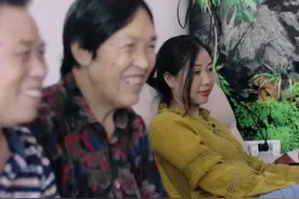 亿万女老板被拐36年，瞒着养家苦寻亲生父母，认亲现场却崩溃大哭图片