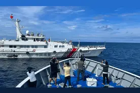 055大驱抵菲律宾沿岸，美航母跑无影踪，美称触发条约需菲先行动图片