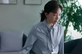 诡异唇肿胀脸，和郭京飞同框尴尬，观众弃看《驻站》：陈数可惜了图片