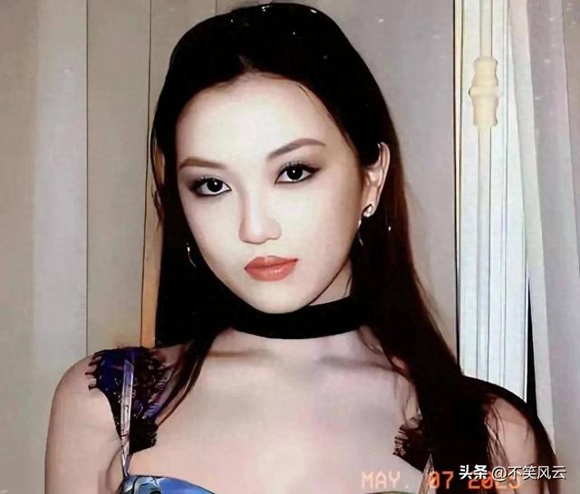 李亚鹏离婚48小时后，王菲担心的事还是发生了，李嫣也被无辜连累