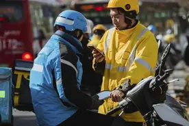 外卖员们的五险一金 京东、美团、饿了么纷纷亮嗓 业内：保障灵活就业者还亟待制度层面跟进图片