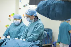 反复发作的“癫痫”竟是“心病”，女孩装上“救命神器”找回正常心跳图片