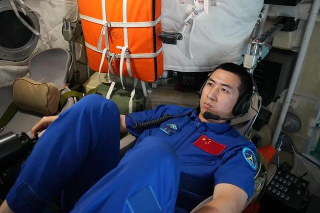 神舟二十一号成功发射！美国封锁失败，中国2030年前实现载人登月