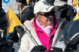 刘晓庆成功登顶玉龙雪山，海拔高达4680米 74岁年龄47岁的体格太牛图片