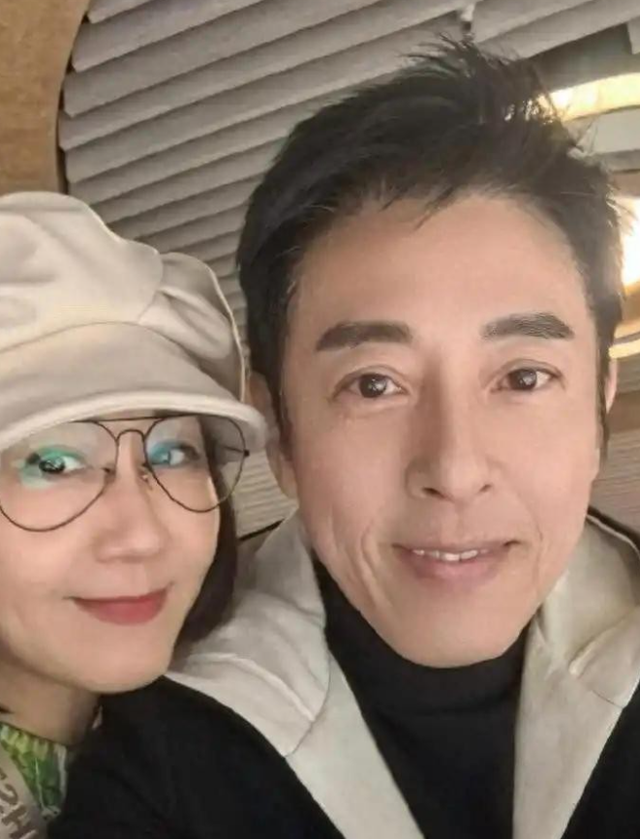 夫妻俩为了不变老，坚持31年不吃肉不生子，如今59岁近照不敢认