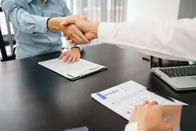 惊呆了！贷款10万元被收了2.9万元服务费记者调查助贷骗局！图片