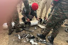 老乡上交霹雳-15E残骸，印度人眼里又有光了，中国导弹机密不保？图片