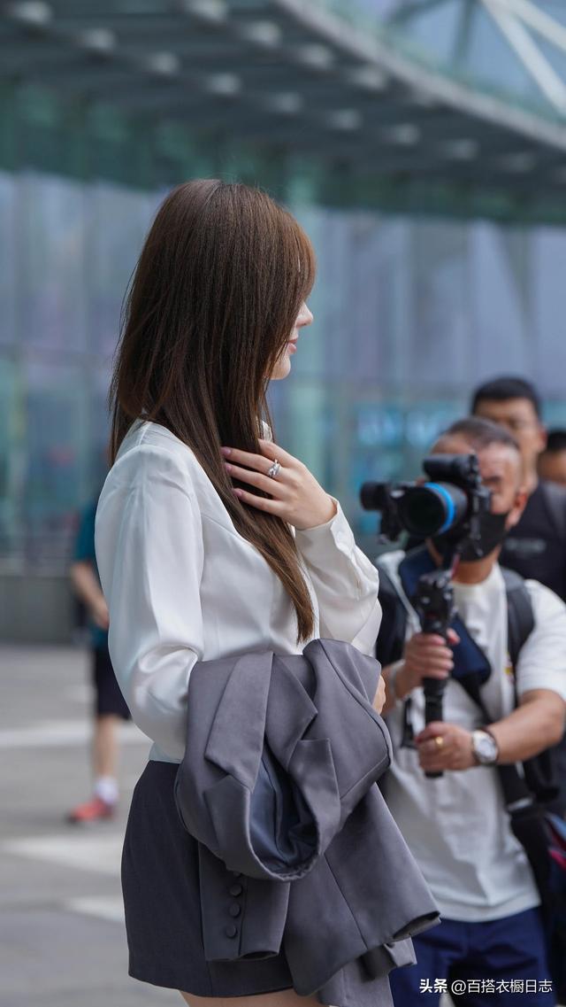 白衬衫+短西裤｜打工人的“体面感”穿搭，同事追着问链接​