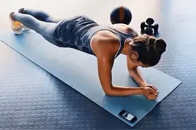 男人多久算正常？这个动作坚持2分钟就够了！图片