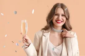 穿搭从容，年轻人上班为何不愿精致打扮？图片