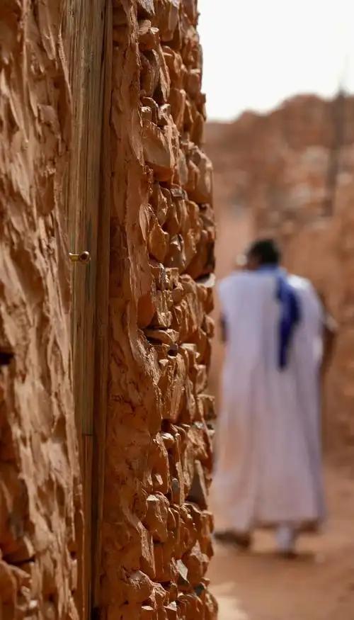 世遗头衔成“空壳”？欣盖提古城遇沙丘围城，2000册古籍盼救援