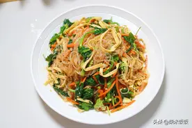 过年少不了的凉拌粉丝，筋道爽滑，开胃解腻，做少了不够吃图片