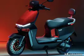 新车｜售价4999-6599元，爱玛A7Plus上市，最高车速75公里/小时图片