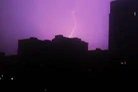 凌晨惊雷吓醒半个杭城！95条预警连发！浙江11级雷暴大风+强降水+冰雹图片