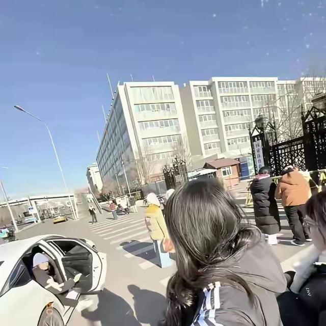 全红婵重返国家队，和陈艺文司雅杰开心聚餐，陈若琳没骑电车接她