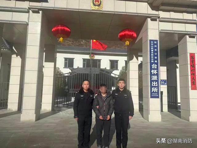 5A级古城景区突发火灾，工作人员称游客扔烟头引燃灯笼纸箱