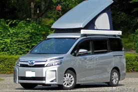 比塞纳小一号，丰田沃克西升顶露营车，1.8L混动，两张床住4人图片
