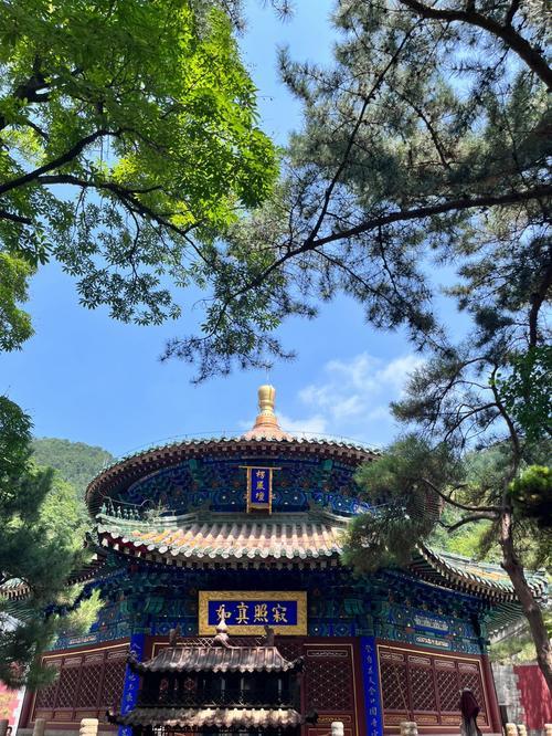 千年古刹潭柘寺：北京最早佛教寺庙的历史传奇与文化魅力