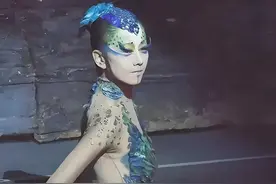 杨丽萍裸身彩绘惊艳舞台，高清镜头揭秘“艺术之美”图片