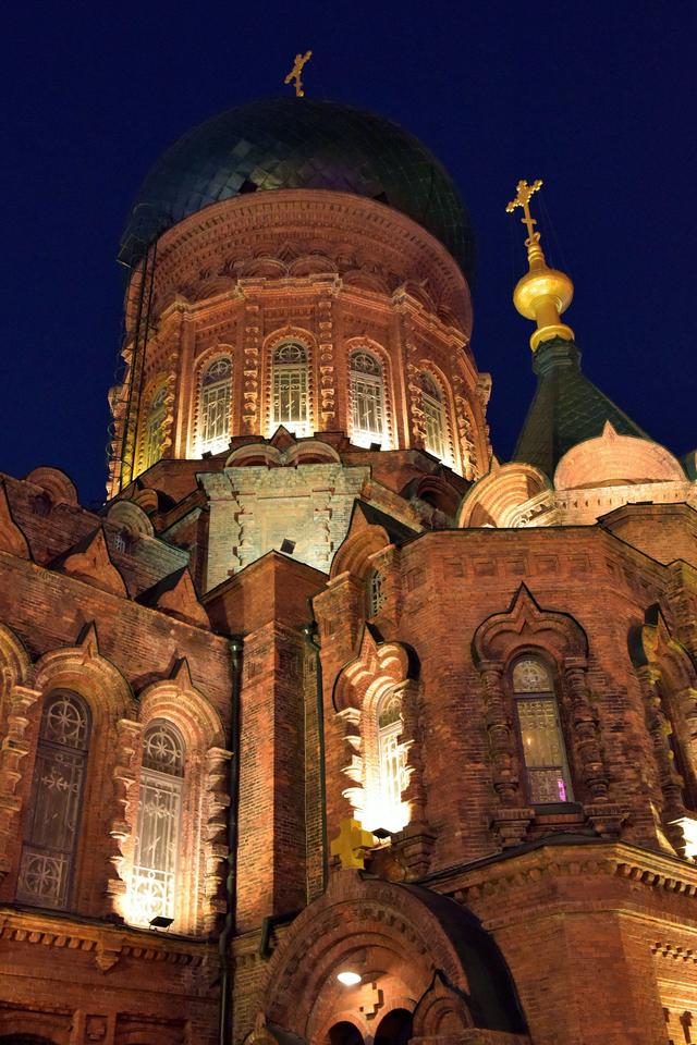 哈尔滨 4 月限定快乐：松花江跑冰排 + 早市烟火，错过等一年