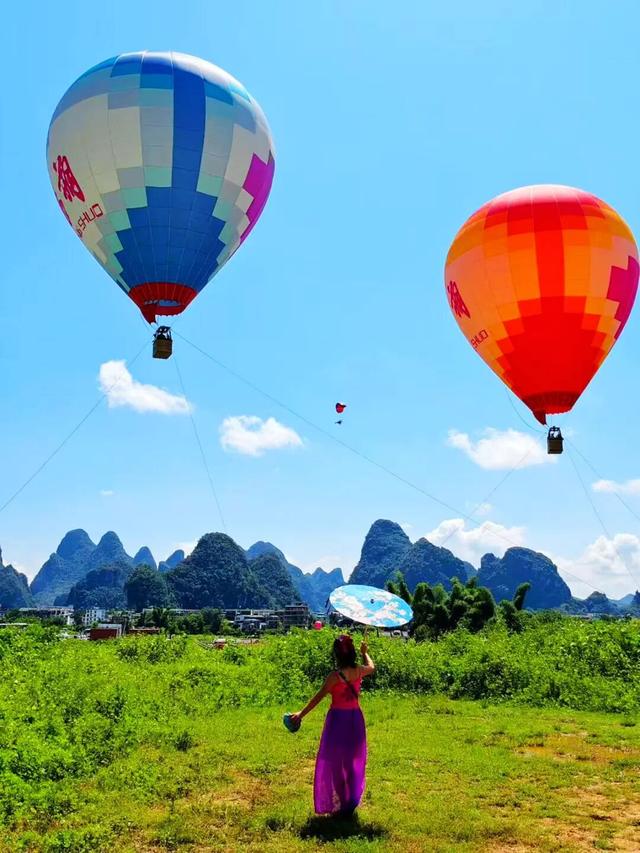 桂林：热闹非凡的遇龙河！