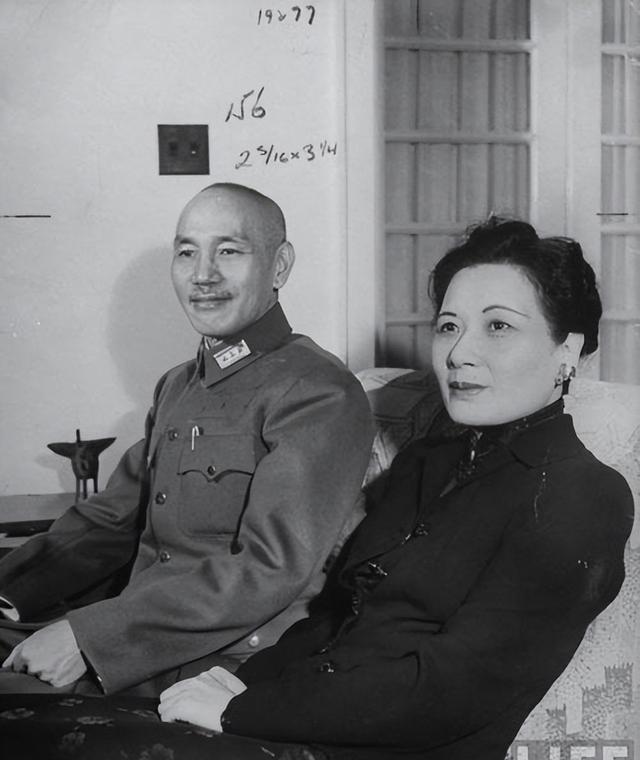 蒋介石临终前告诉蒋经国：我这一生只敬佩一人，畏惧两人! 第9张