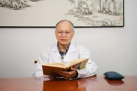 睡到半夜总是醒？多半是肝血不足 一个中成药补心 补肝 补血 睡得香图片