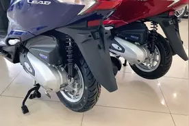 入门级踏板新标杆！水冷动力，配ABS，无钥匙启动，座桶空间不小图片