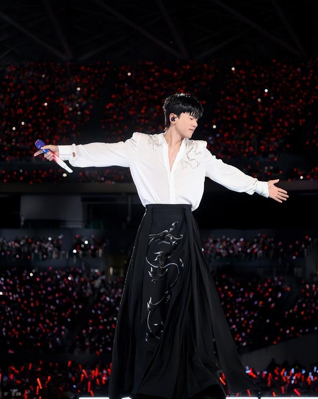 央媒发文，高调官宣42岁张杰喜讯	，全网恭喜，终于等到这一天