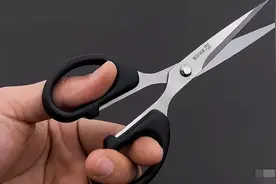 “剪刀放3处，家败人难富”，无论家多大，用过的剪刀千万别乱放图片