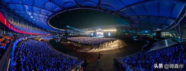 2.4万观众引爆乐山！​