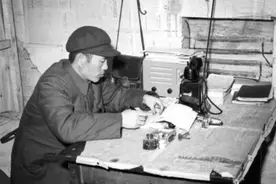 1958年毛主席视察沈阳，不吃军区司令的酒席：我要吃黄毛丫头的饭图片