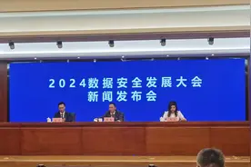 小区流浪狗“小黑”是怎样“入编”的？鹿城24小时应急处理“狗狗难题”图片